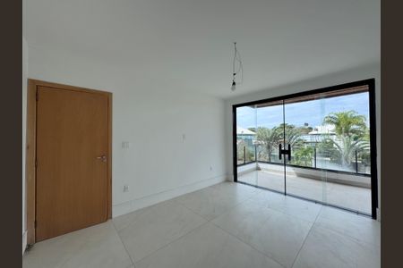 Casa de condomínio à venda com 660m², 5 quartos e 3 vagas Casa de condomínio à venda com 660m², 5 quartos e 3 vagasSuíte 3