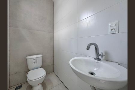 Casa de condomínio à venda com 660m², 5 quartos e 3 vagas Casa de condomínio à venda com 660m², 5 quartos e 3 vagasÁrea externa - Lavabo