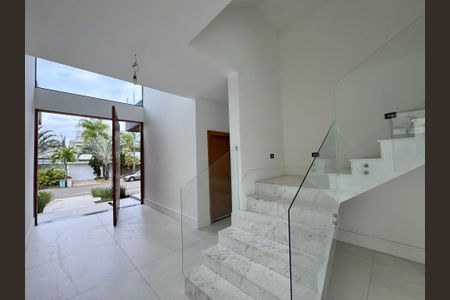 Casa de condomínio à venda com 660m², 5 quartos e 3 vagas Casa de condomínio à venda com 660m², 5 quartos e 3 vagasSala