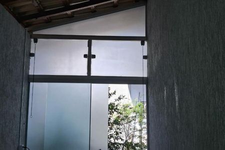 Casa à venda com 73m², 2 quartos e 2 vagas