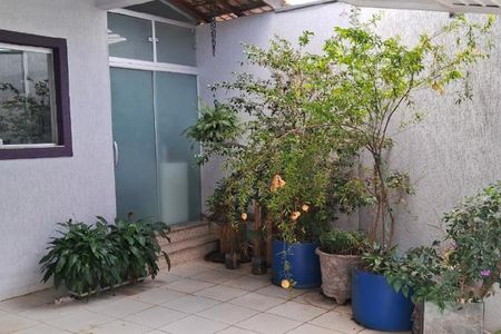 Casa à venda com 73m², 2 quartos e 2 vagas