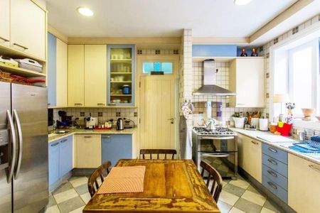 Casa à venda com 700m², 4 quartos e 4 vagas