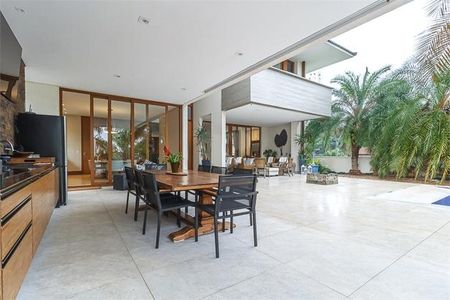 Casa à venda com 881m², 5 quartos e 15 vagas