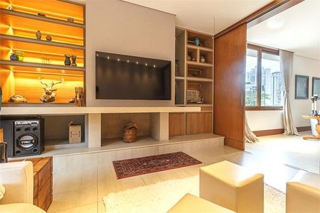 Casa à venda com 881m², 5 quartos e 15 vagas
