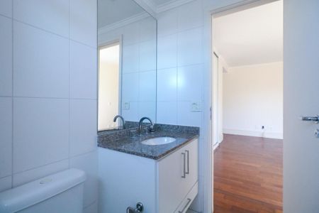 Apartamento à venda com 243m², 4 quartos e 4 vagas Apartamento à venda com 243m², 4 quartos e 4 vagasBanheiro da Suíte 1