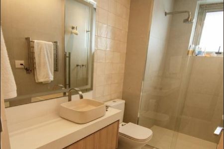 Apartamento à venda com 335m², 4 quartos e 4 vagas Apartamento à venda com 335m², 4 quartos e 4 vagasBanheiro da Suíte 3