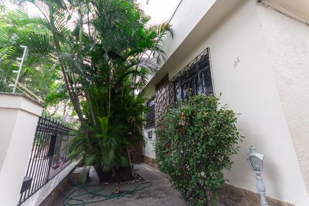 Casa à venda com 159m², 3 quartos e 1 vaga Casa à venda com 159m², 3 quartos e 1 vagaFachada