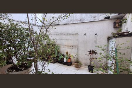 Casa à venda com 237m², 4 quartos e 4 vagas Casa à venda com 237m², 4 quartos e 4 vagasQuintal