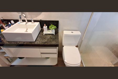 Casa à venda com 237m², 4 quartos e 4 vagas Casa à venda com 237m², 4 quartos e 4 vagasBanheiro Suíte Master