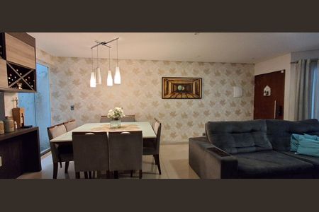 Casa à venda com 237m², 4 quartos e 4 vagas Casa à venda com 237m², 4 quartos e 4 vagasSala