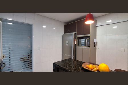 Casa à venda com 237m², 4 quartos e 4 vagas Casa à venda com 237m², 4 quartos e 4 vagasCozinha