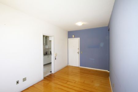 Apartamento à venda com 75m², 2 quartos e 1 vagaSala