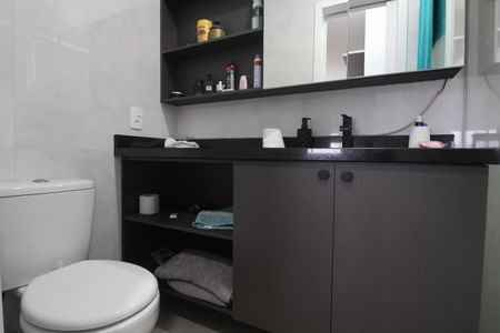 Apartamento à venda com 76m², 2 quartos e 2 vagasBanheiro da Suíte