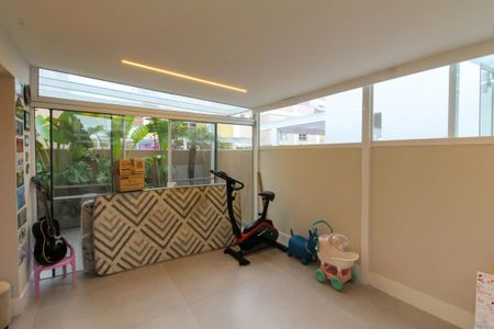 Casa de condomínio para alugar com 287m², 4 quartos e 2 vagas Casa de condomínio para alugar com 287m², 4 quartos e 2 vagasSala