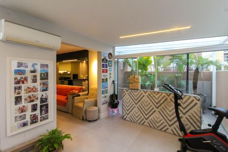 Casa de condomínio para alugar com 287m², 4 quartos e 2 vagas Casa de condomínio para alugar com 287m², 4 quartos e 2 vagasSala