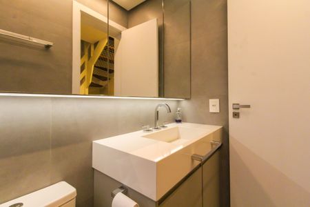 Casa de condomínio para alugar com 287m², 4 quartos e 2 vagas Casa de condomínio para alugar com 287m², 4 quartos e 2 vagasBanheiro Social