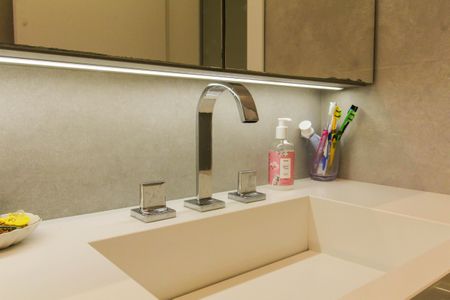 Casa de condomínio para alugar com 287m², 4 quartos e 2 vagas Casa de condomínio para alugar com 287m², 4 quartos e 2 vagasBanheiro da Suíte