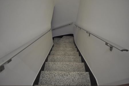 Casa à venda com 93m², 2 quartos e 1 vagaEscada