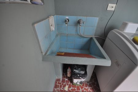 Casa à venda com 93m², 2 quartos e 1 vagaÁrea de serviço