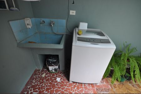 Casa à venda com 93m², 2 quartos e 1 vagaÁrea de serviço