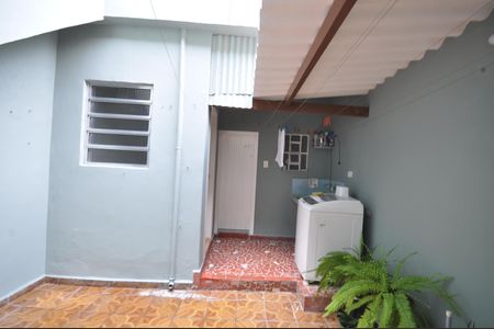 Casa à venda com 93m², 2 quartos e 1 vagaÁrea de serviço