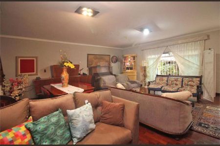 Casa à venda com 3 quartos, 332m² em Jardim Europa, São Paulo