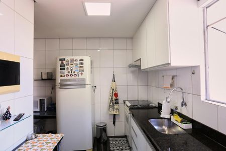 Apartamento à venda com 74m², 3 quartos e 2 vagas Apartamento à venda com 74m², 3 quartos e 2 vagasCozinha e Área de Serviço