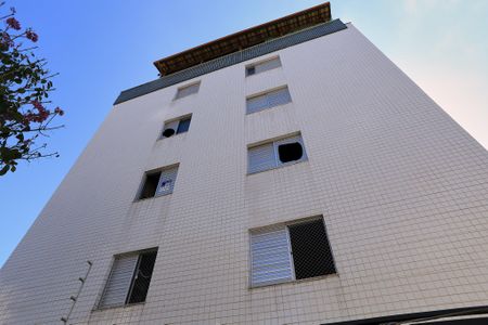 Apartamento à venda com 74m², 3 quartos e 2 vagas Apartamento à venda com 74m², 3 quartos e 2 vagasFachada