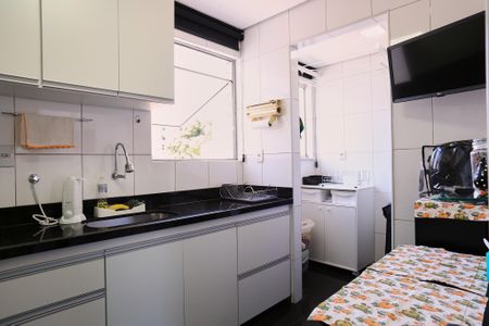 Apartamento à venda com 74m², 3 quartos e 2 vagas Apartamento à venda com 74m², 3 quartos e 2 vagasCozinha e Área de Serviço