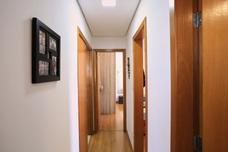 Apartamento à venda com 74m², 3 quartos e 2 vagas Apartamento à venda com 74m², 3 quartos e 2 vagasCorredor