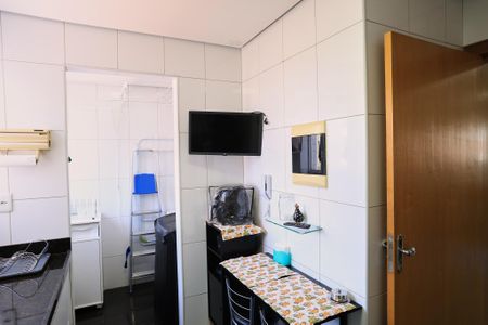 Apartamento à venda com 74m², 3 quartos e 2 vagas Apartamento à venda com 74m², 3 quartos e 2 vagasCozinha e Área de Serviço