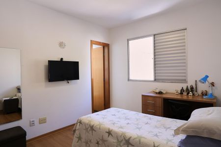 Apartamento à venda com 74m², 3 quartos e 2 vagas Apartamento à venda com 74m², 3 quartos e 2 vagasSuíte