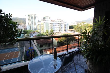 Apartamento à venda com 224m², 5 quartos e 3 vagasQuarto 4 - Varanda