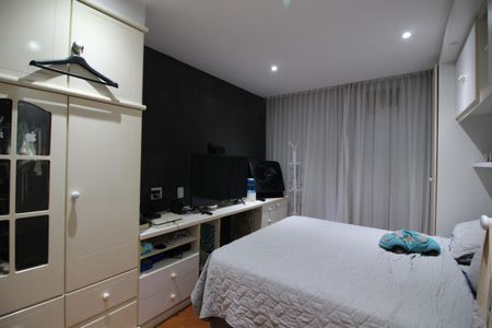 Apartamento à venda com 224m², 5 quartos e 3 vagasQuarto 2 - Suíte