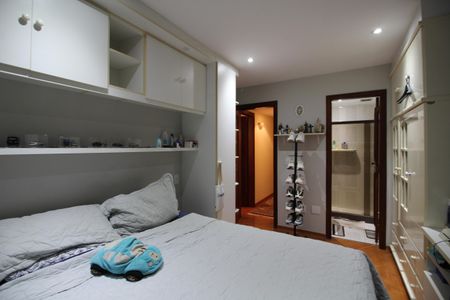 Apartamento à venda com 224m², 5 quartos e 3 vagasQuarto 2 - Suíte