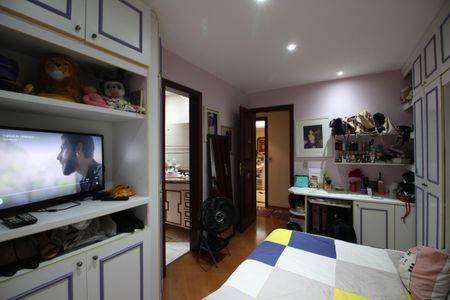 Apartamento à venda com 224m², 5 quartos e 3 vagasQuarto 4 - Suíte