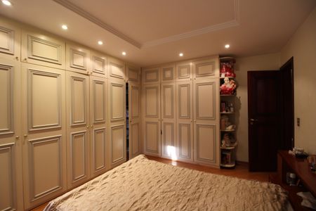 Apartamento à venda com 224m², 5 quartos e 3 vagasQuarto 3 - Suíte