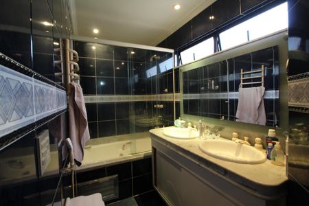 Apartamento à venda com 224m², 5 quartos e 3 vagasQuarto 3 - Banheiro