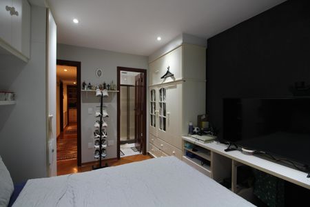 Apartamento à venda com 224m², 5 quartos e 3 vagasQuarto 2 - Suíte