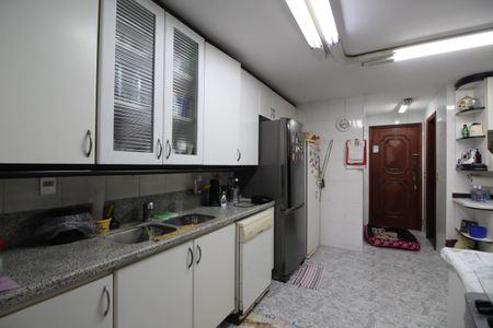 Apartamento à venda com 224m², 5 quartos e 3 vagasCozinha