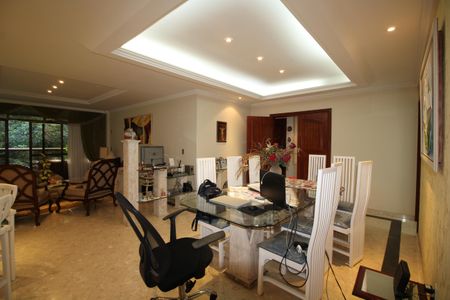 Apartamento à venda com 224m², 5 quartos e 3 vagasSala