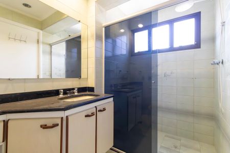 Apartamento para alugar com 229m², 3 quartos e 2 vagas Apartamento para alugar com 229m², 3 quartos e 2 vagasBanheiro da suíte 2