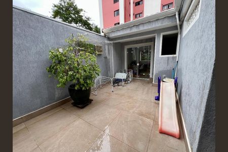 Casa à venda com 300m², 3 quartos e 2 vagas Casa à venda com 300m², 3 quartos e 2 vagasFoto 02