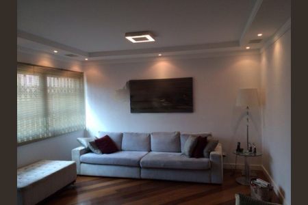 Casa à venda com 4 quartos, 210m² em Vila Nair, São Paulo