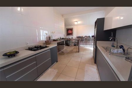 Casa à venda com 180m², 3 quartos e 4 vagas