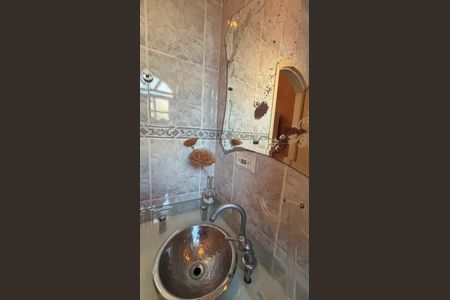 Casa à venda com 198m², 3 quartos e 2 vagas Casa à venda com 198m², 3 quartos e 2 vagasBanheiro da Suíte