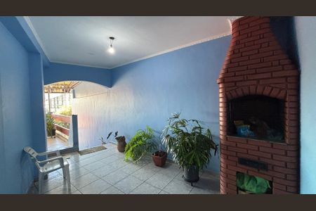 Casa à venda com 198m², 3 quartos e 2 vagas Casa à venda com 198m², 3 quartos e 2 vagasÁrea comum