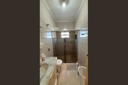 Casa à venda com 198m², 3 quartos e 2 vagas Casa à venda com 198m², 3 quartos e 2 vagasBanheiro