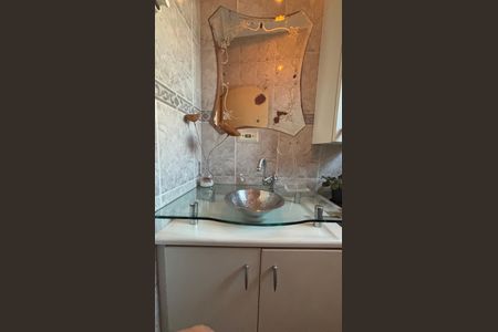 Casa à venda com 198m², 3 quartos e 2 vagas Casa à venda com 198m², 3 quartos e 2 vagasBanheiro da Suíte