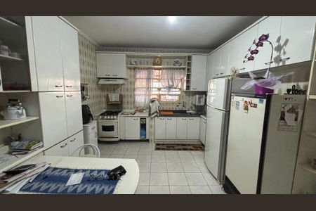 Casa à venda com 198m², 3 quartos e 2 vagas Casa à venda com 198m², 3 quartos e 2 vagasCozinha